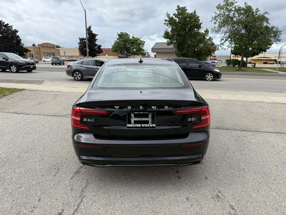 2024 Volvo S60 Core Dark Theme-7