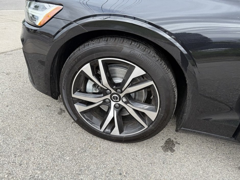 2024 Volvo S60 Core Dark Theme-24