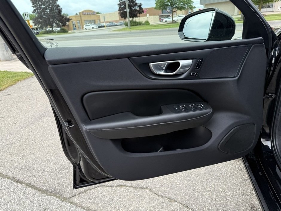 2024 Volvo S60 Core Dark Theme-20