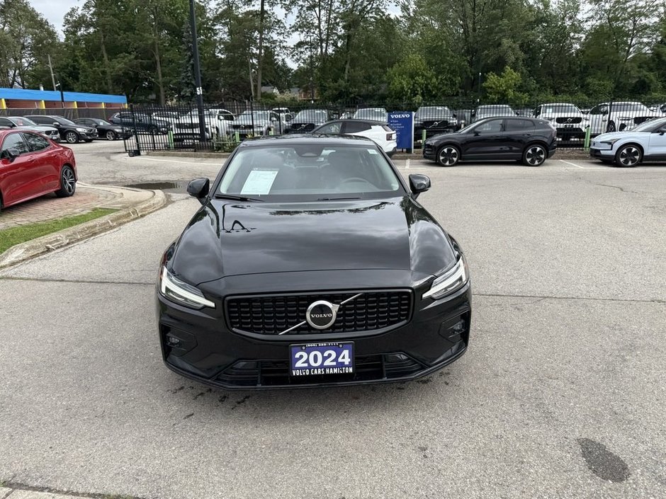 2024 Volvo S60 Core Dark Theme-3