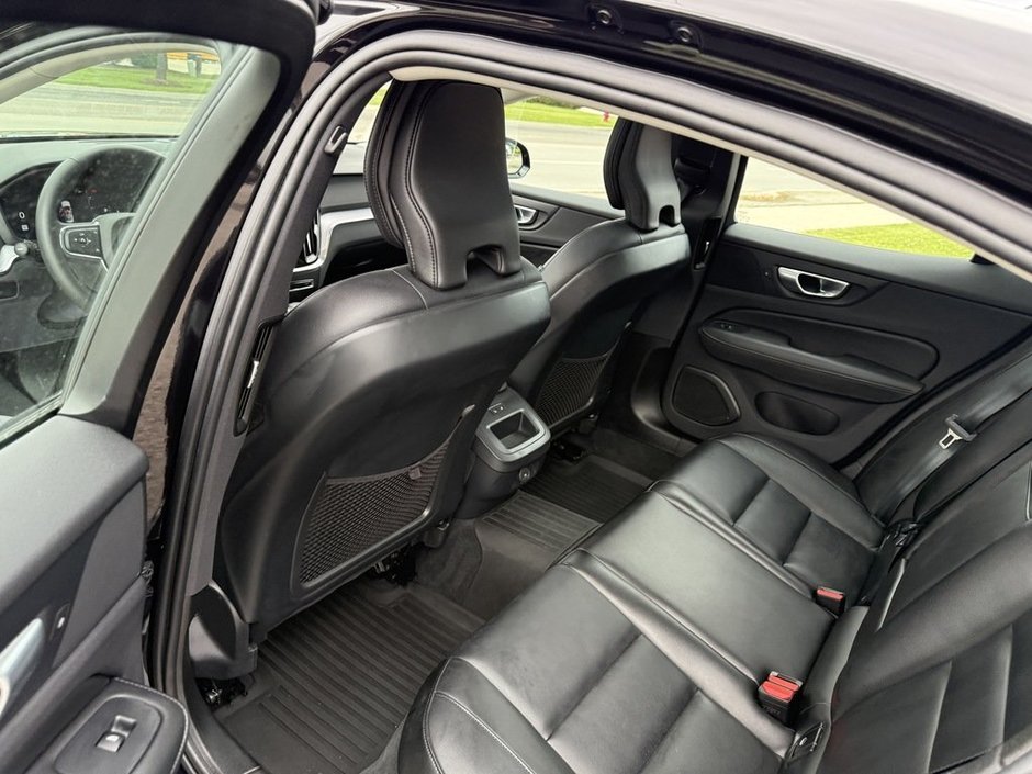 2024 Volvo S60 Core Dark Theme-11