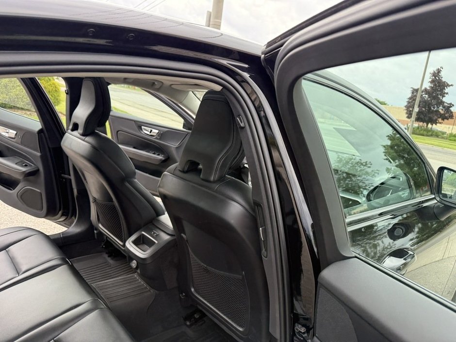 2024 Volvo S60 Core Dark Theme-14