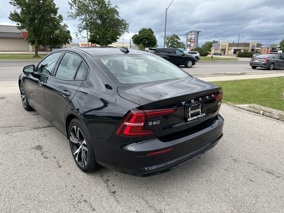 2024 Volvo S60 Core Dark Theme-8