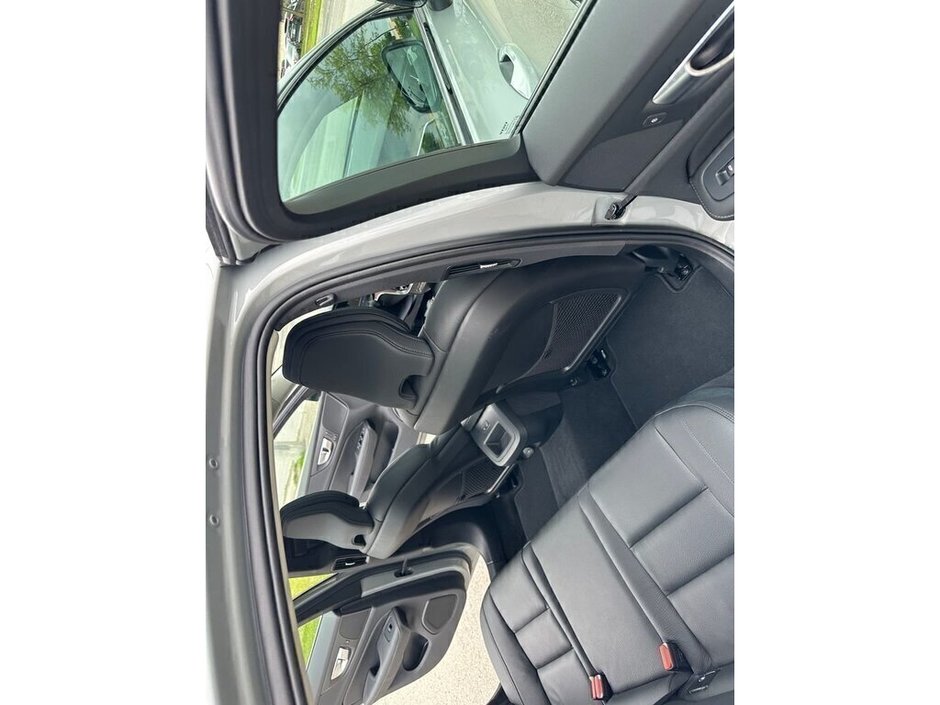 2024 Volvo S60 Plus Dark Theme-15