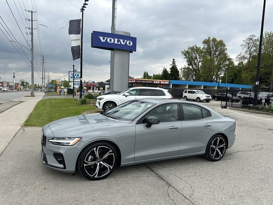 2024 Volvo S60 Plus Dark Theme-0