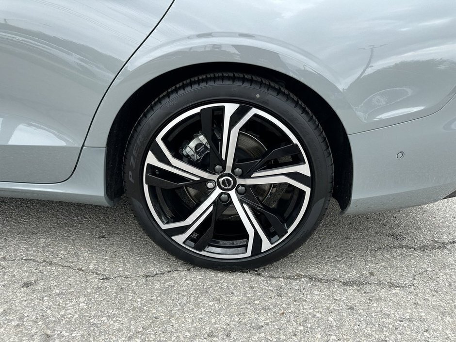 2024 Volvo S60 Plus Dark Theme-25