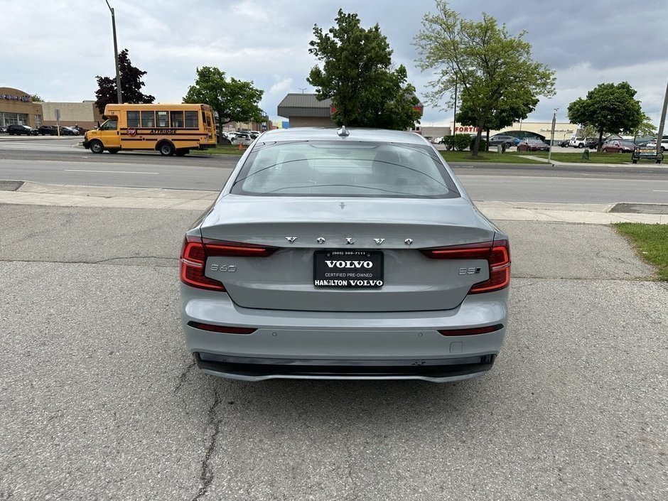 2024 Volvo S60 Plus Dark Theme-8