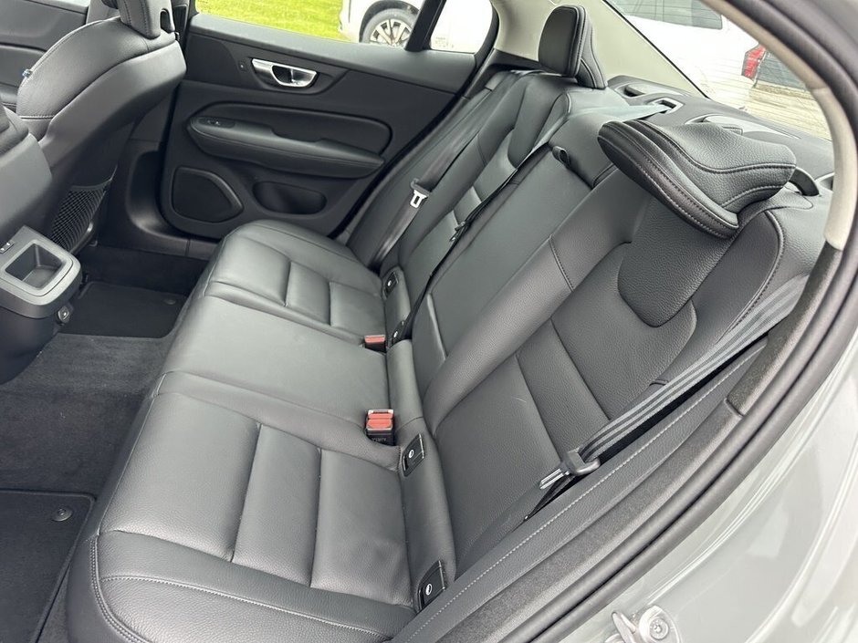 2024 Volvo S60 Plus Dark Theme-13