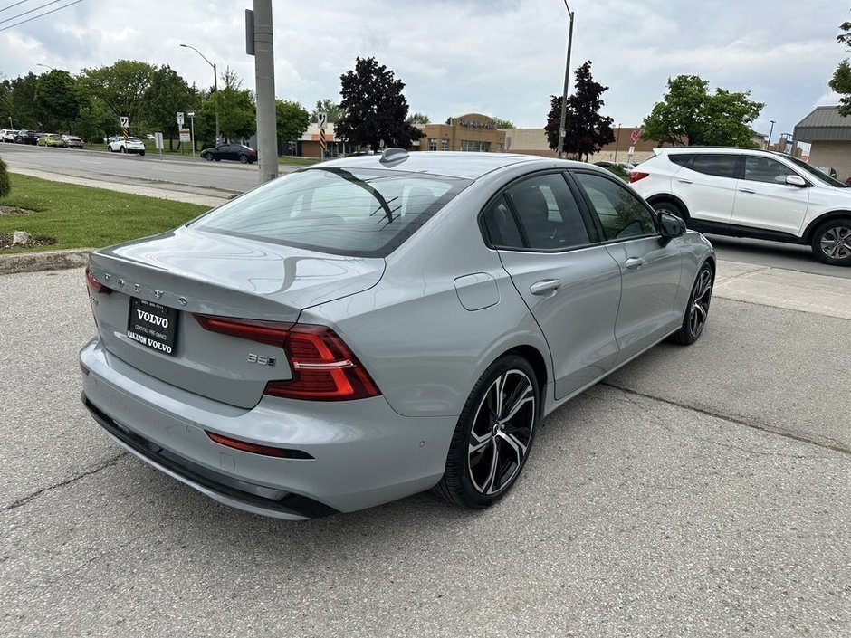 2024 Volvo S60 Plus Dark Theme-6