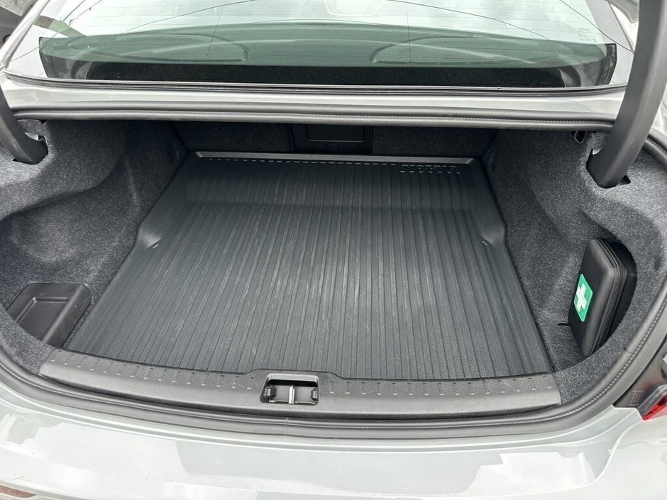 2024 Volvo S60 Plus Dark Theme-14