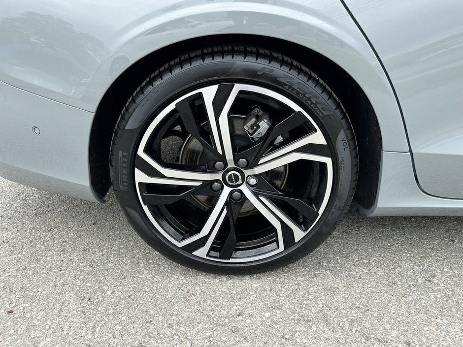2024 Volvo S60 Plus Dark Theme-24