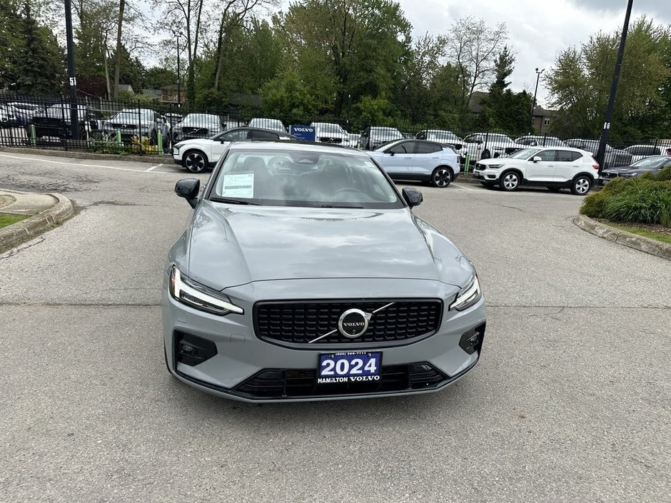 2024 Volvo S60 Plus Dark Theme-4