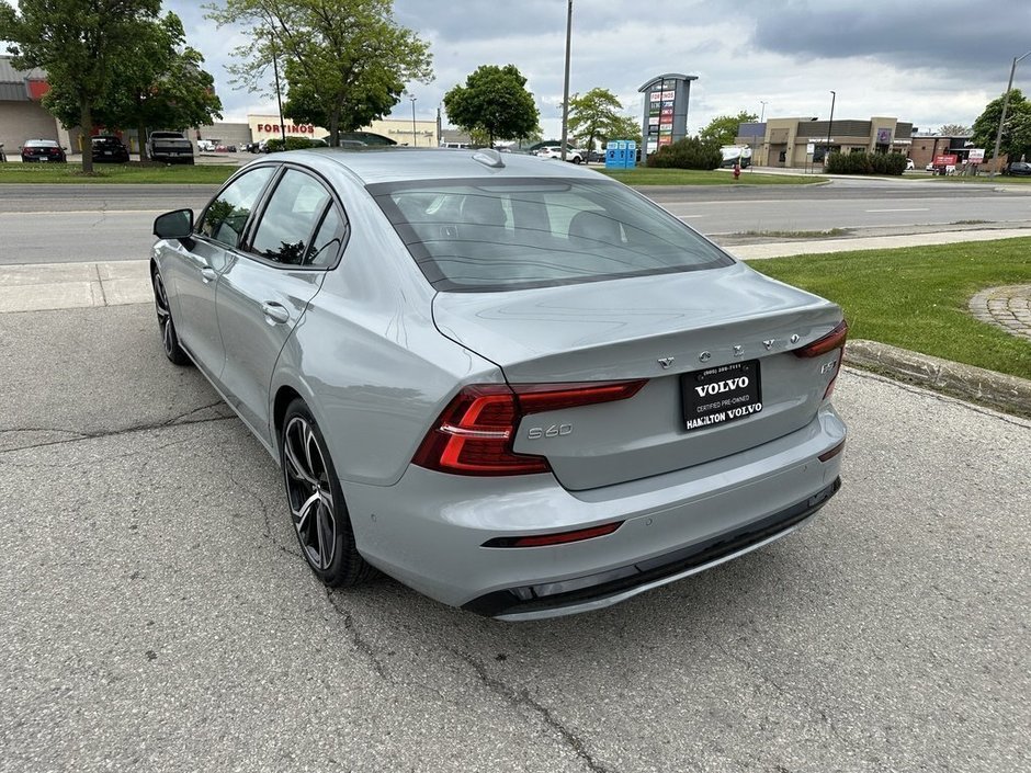 2024 Volvo S60 Plus Dark Theme-9