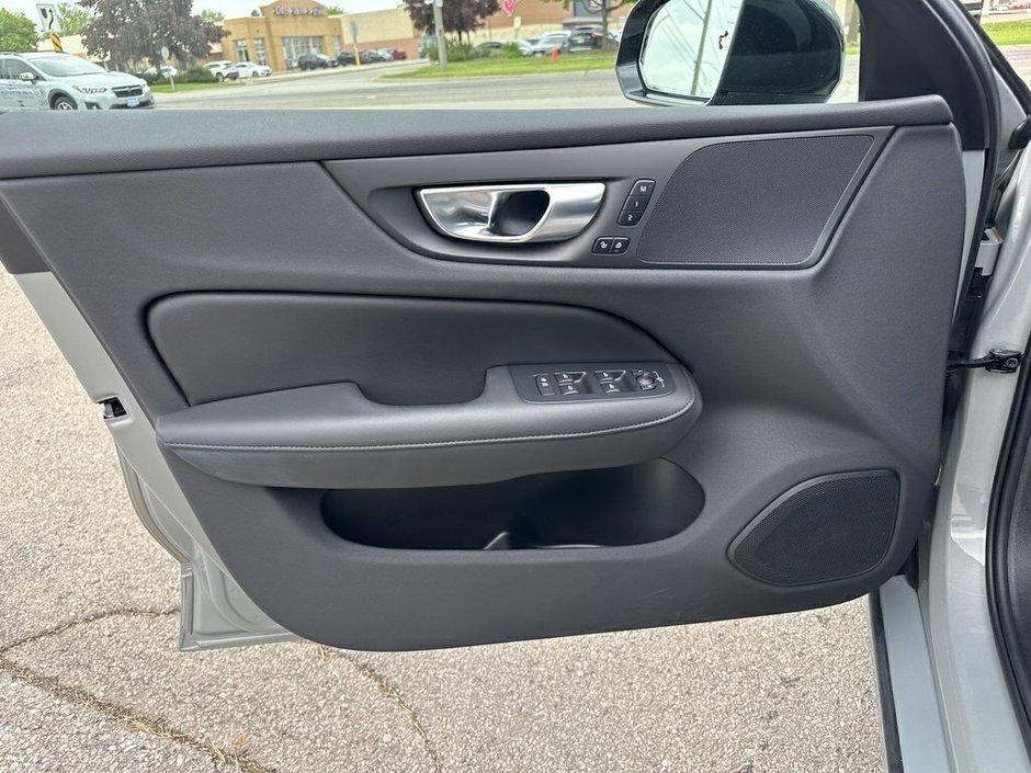 2024 Volvo S60 Plus Dark Theme-22