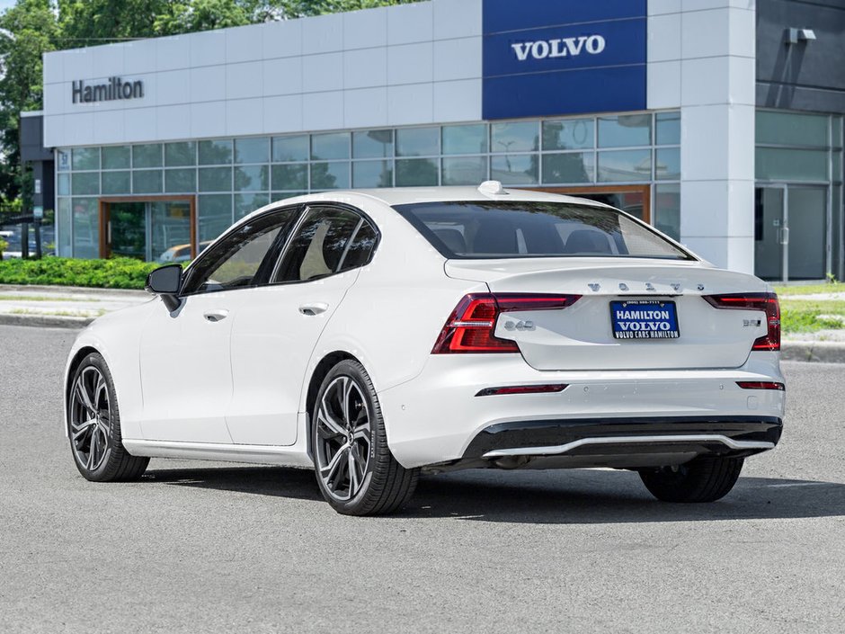 2024 Volvo S60 Plus Dark Theme-4