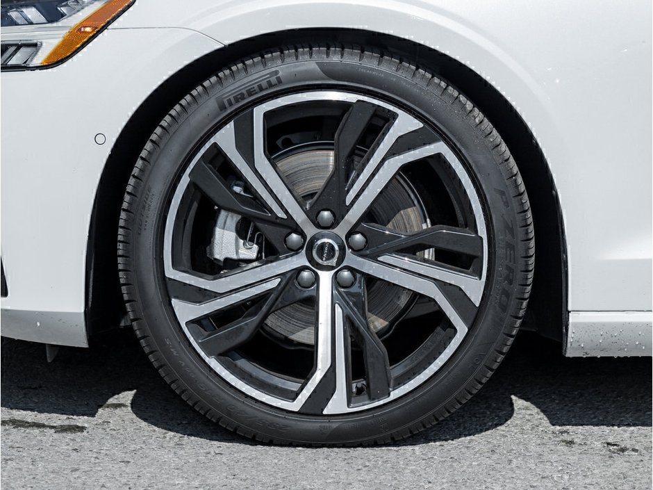 2024 Volvo S60 Plus Dark Theme-3