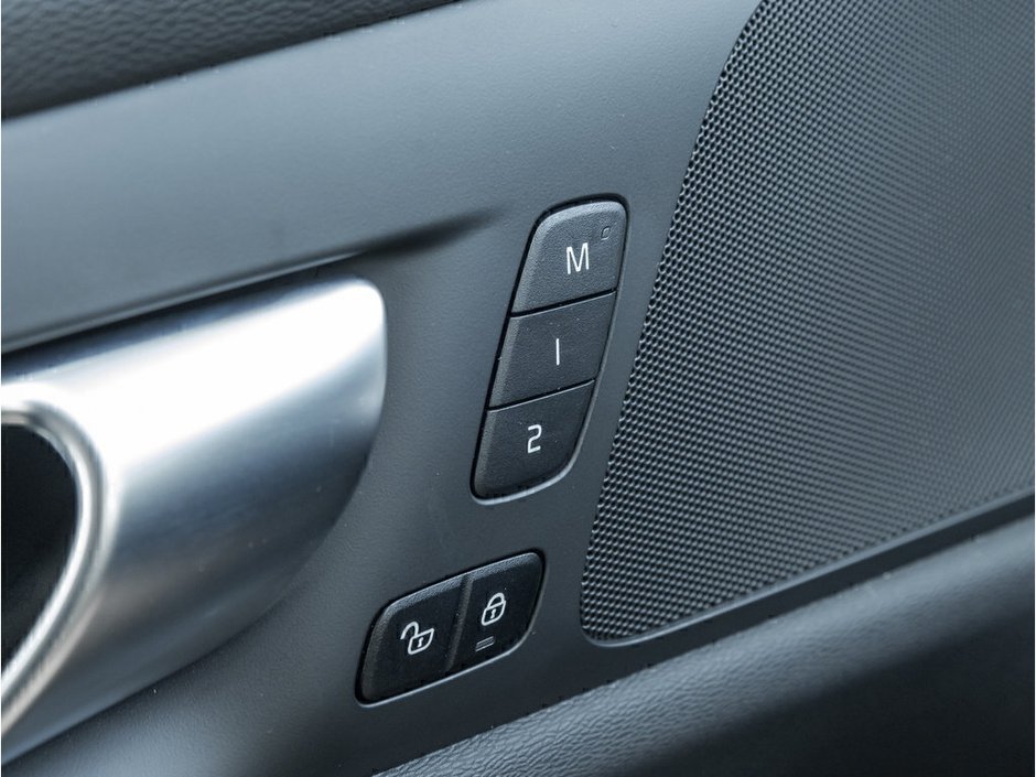 2024 Volvo S60 Plus Dark Theme-15