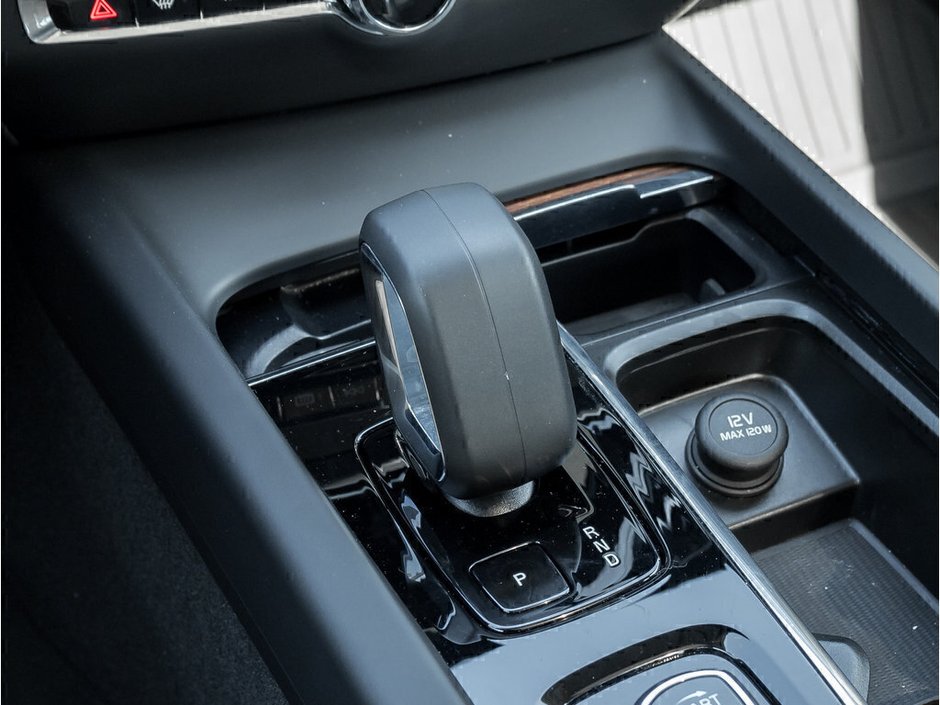 2024 Volvo S60 Plus Dark Theme-16