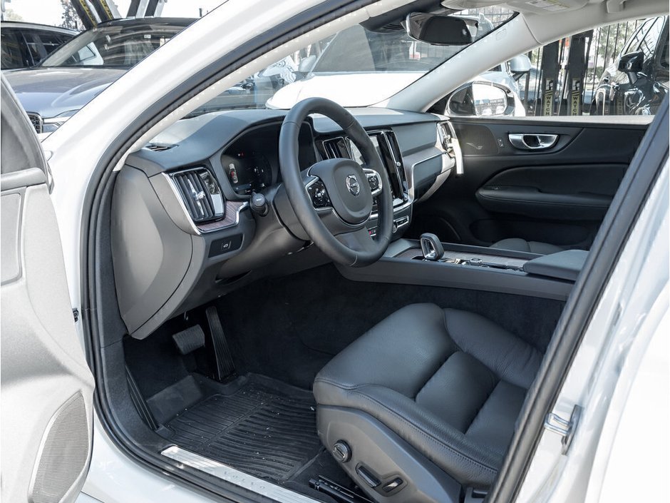 2024 Volvo S60 Plus Dark Theme-6