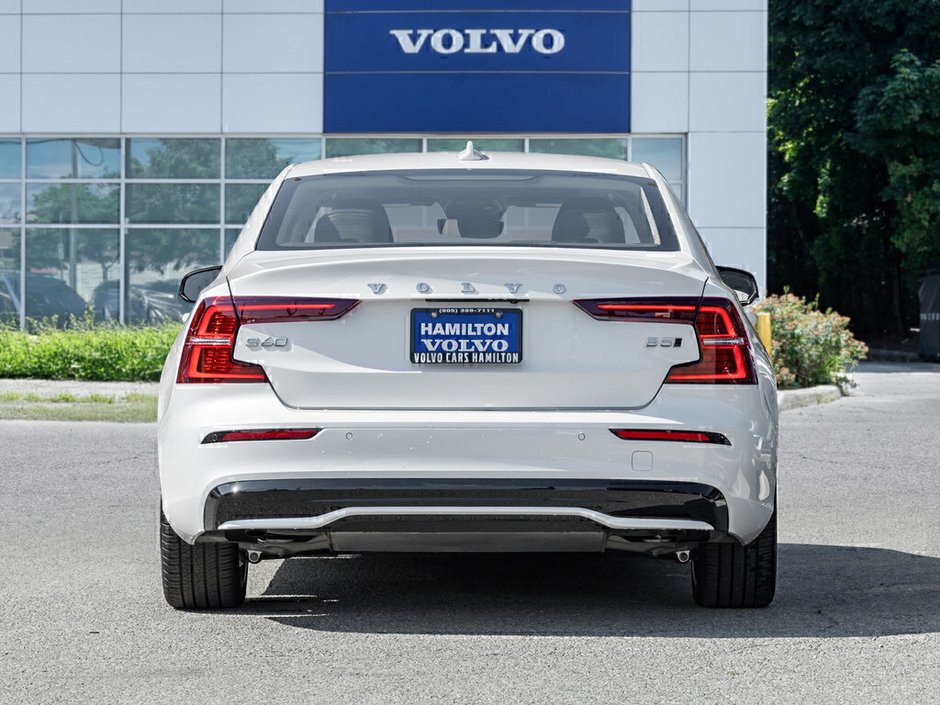 2024 Volvo S60 Plus Dark Theme-5