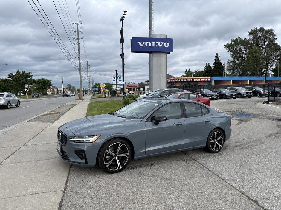 2024 Volvo S60 Plus Dark Theme-0