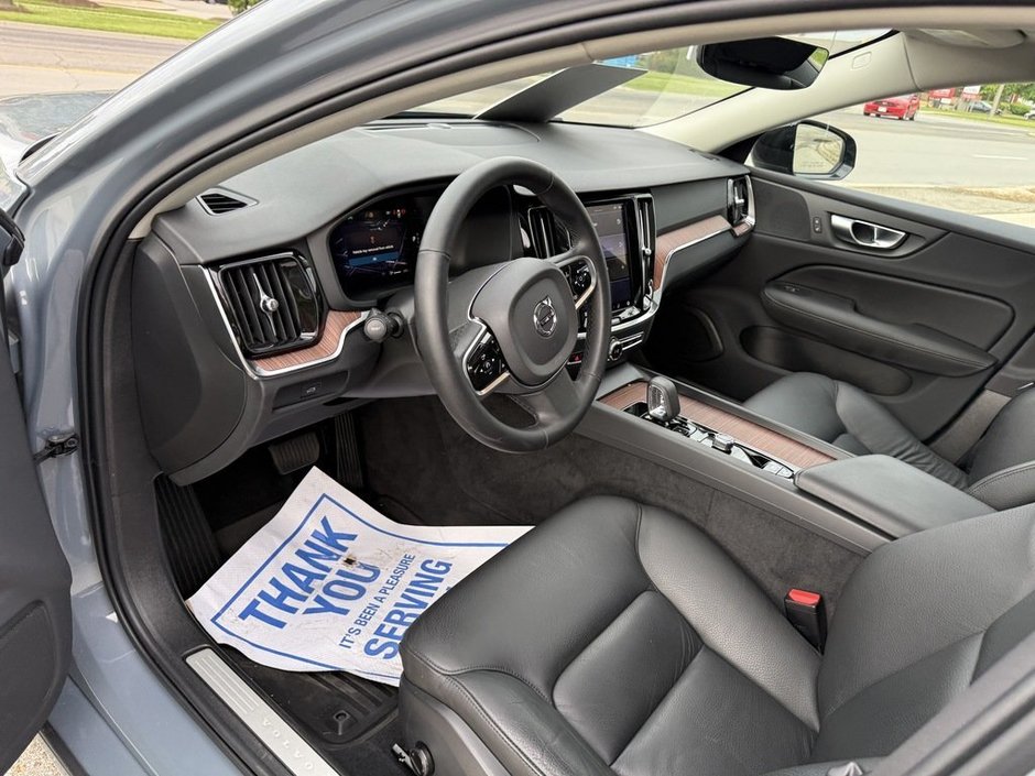 2024 Volvo S60 Plus Dark Theme-10