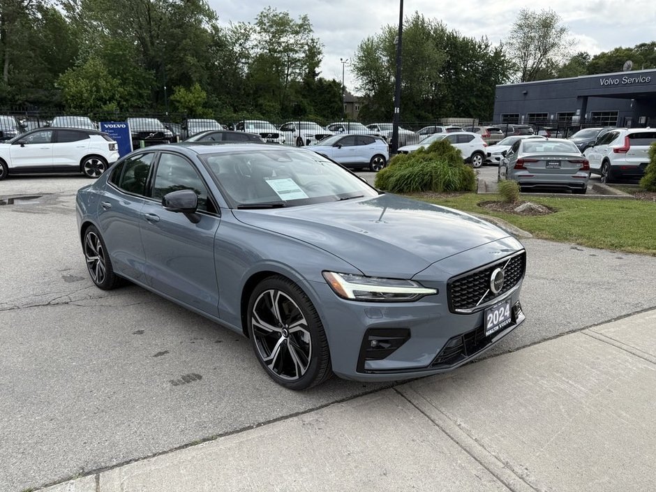 2024 Volvo S60 Plus Dark Theme-5