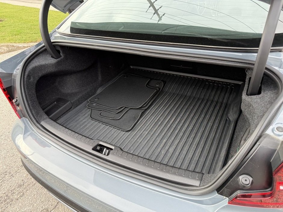 2024 Volvo S60 Plus Dark Theme-14