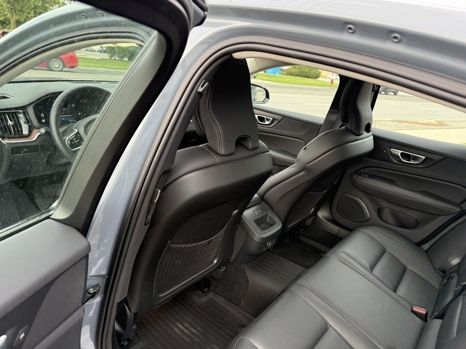2024 Volvo S60 Plus Dark Theme-12