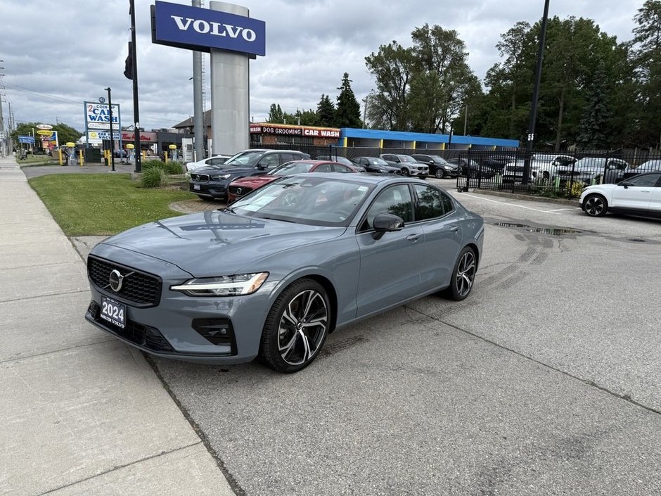 2024 Volvo S60 Plus Dark Theme-1
