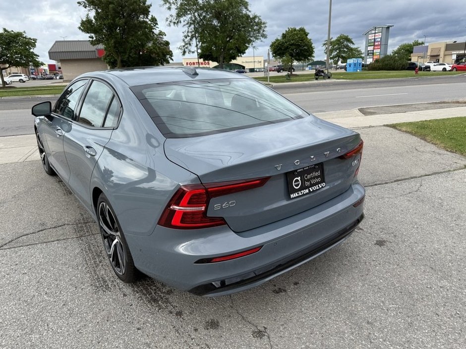 2024 Volvo S60 Plus Dark Theme-9