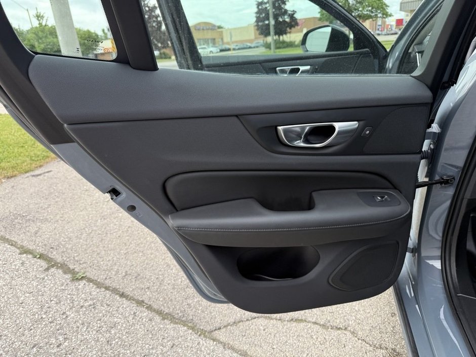 2024 Volvo S60 Plus Dark Theme-21