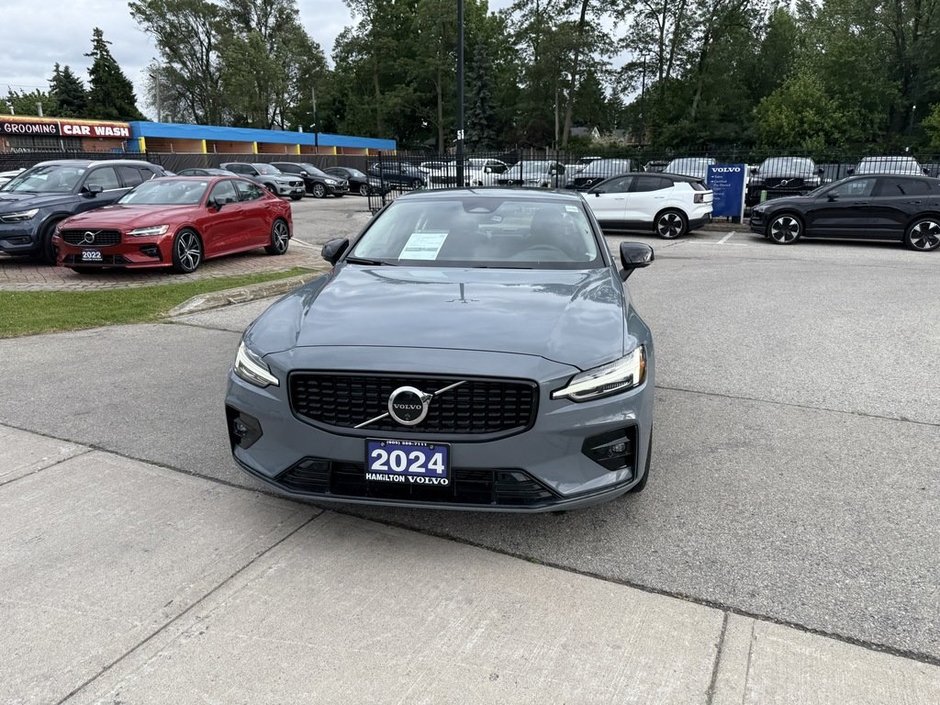 2024 Volvo S60 Plus Dark Theme-3