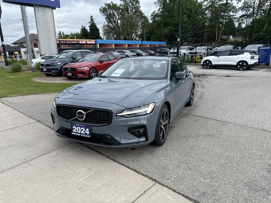 2024 Volvo S60 Plus Dark Theme-2