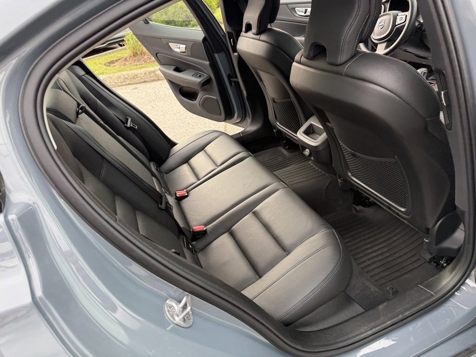 2024 Volvo S60 Plus Dark Theme-16
