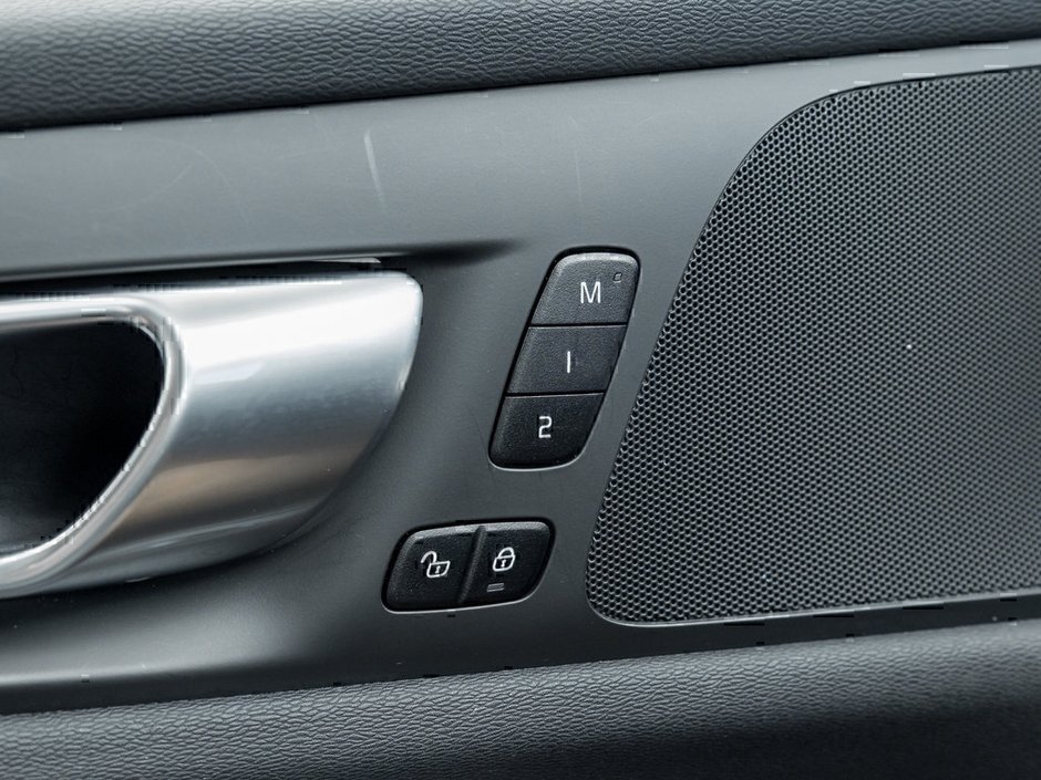 2024 Volvo S60 Plus Dark Theme-14