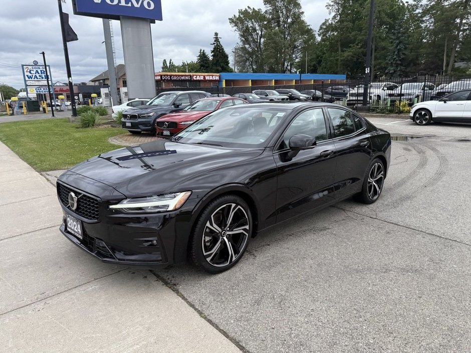2024 Volvo S60 Plus Dark Theme-1