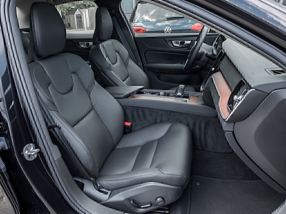 2024 Volvo S60 Plus Dark Theme-22