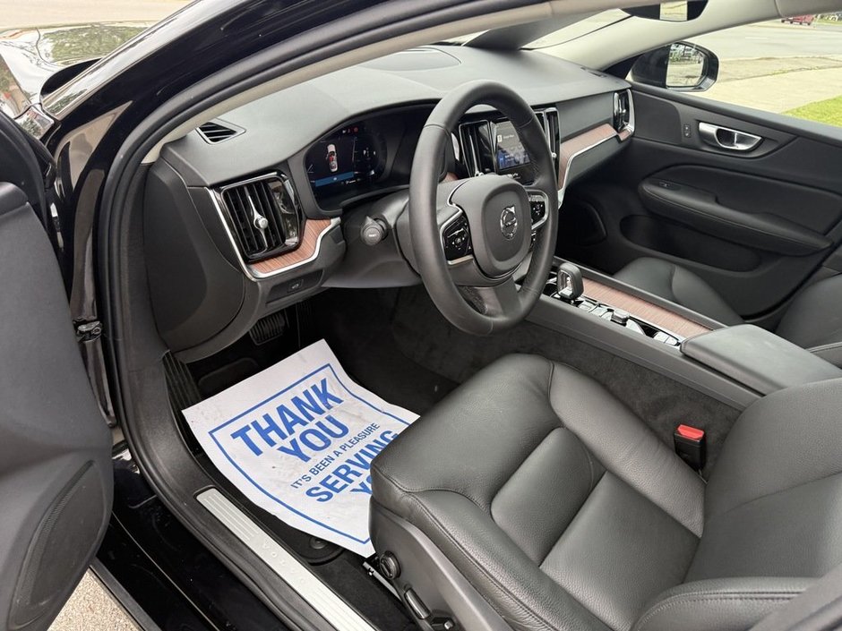 2024 Volvo S60 Plus Dark Theme-10