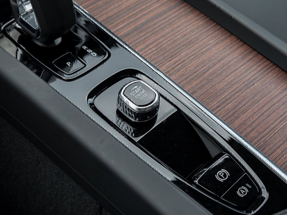 2024 Volvo S60 Plus Dark Theme-16