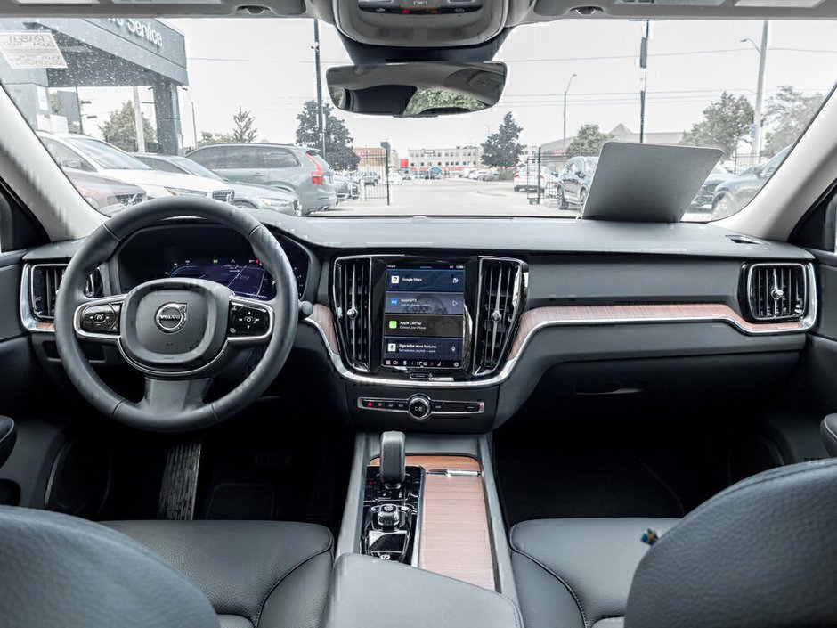 2024 Volvo S60 Plus Dark Theme-24