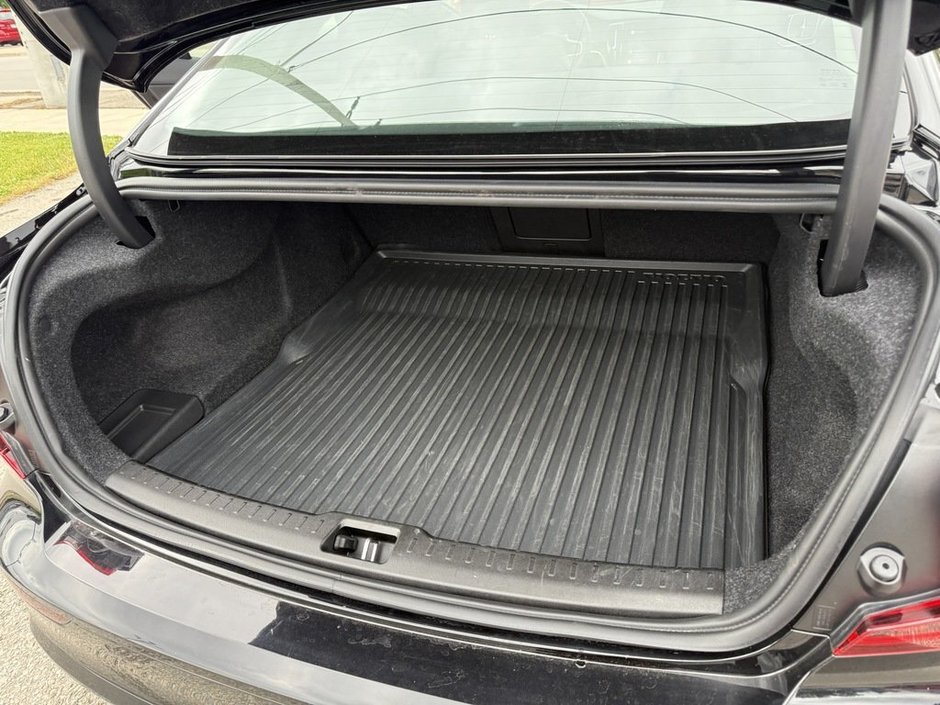 2024 Volvo S60 Plus Dark Theme-14