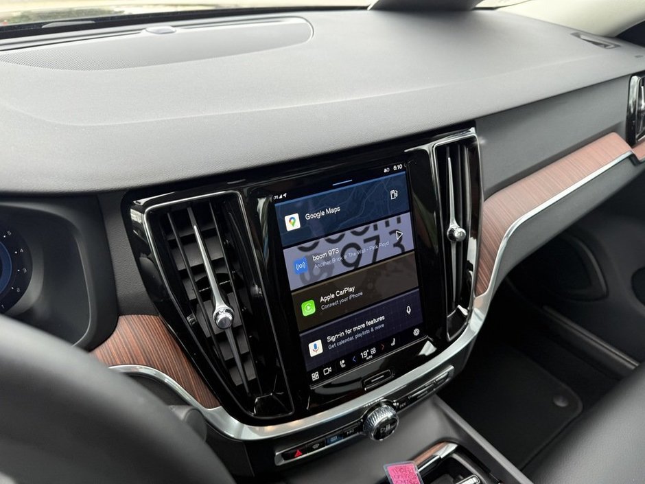 2024 Volvo S60 Plus Dark Theme-28