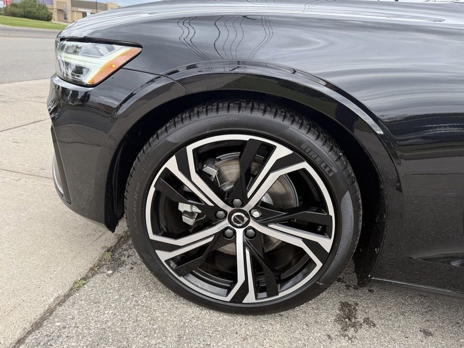 2024 Volvo S60 Plus Dark Theme-26