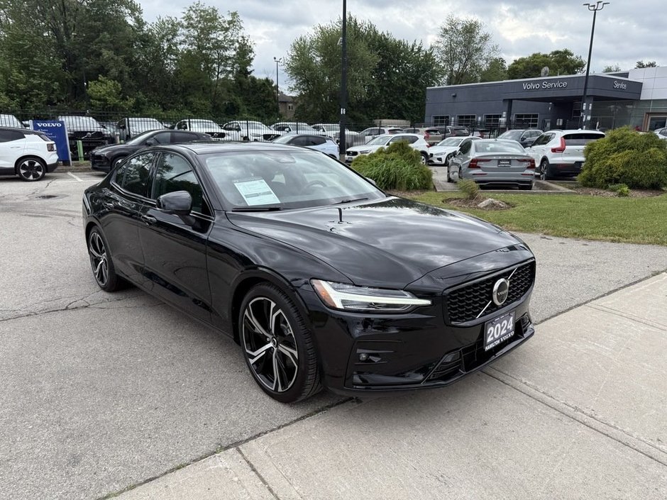 2024 Volvo S60 Plus Dark Theme-5