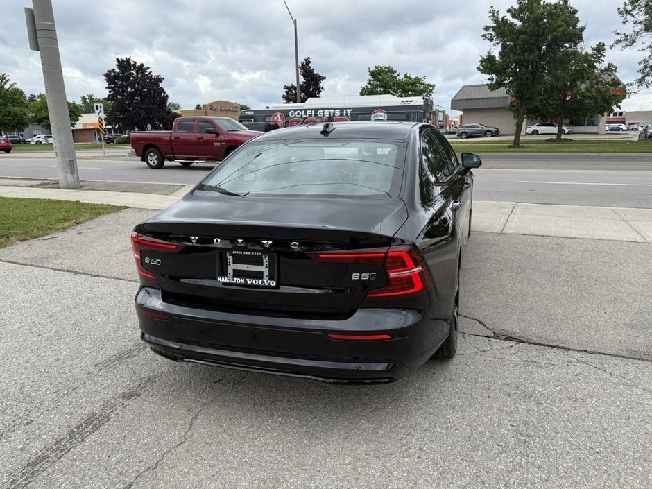 2024 Volvo S60 Plus Dark Theme-7