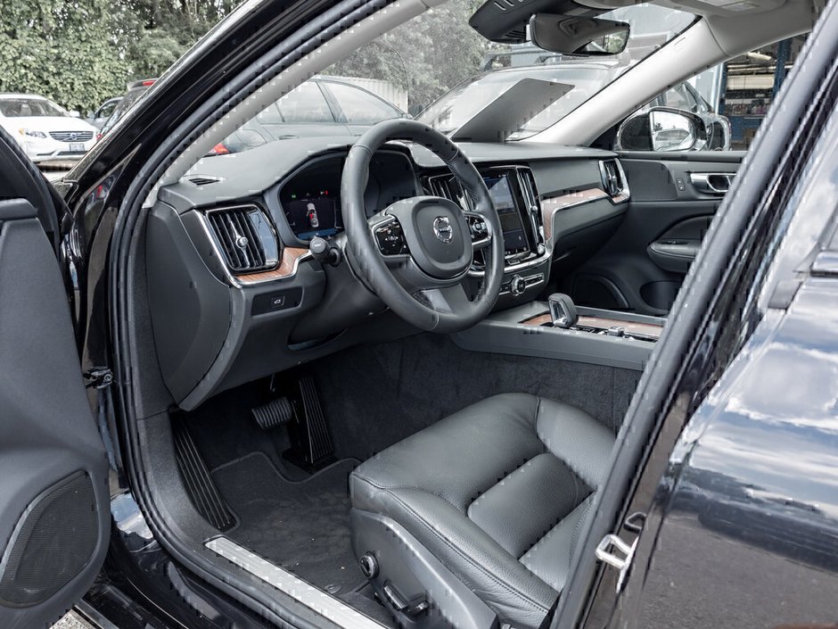 2024 Volvo S60 Plus Dark Theme-6