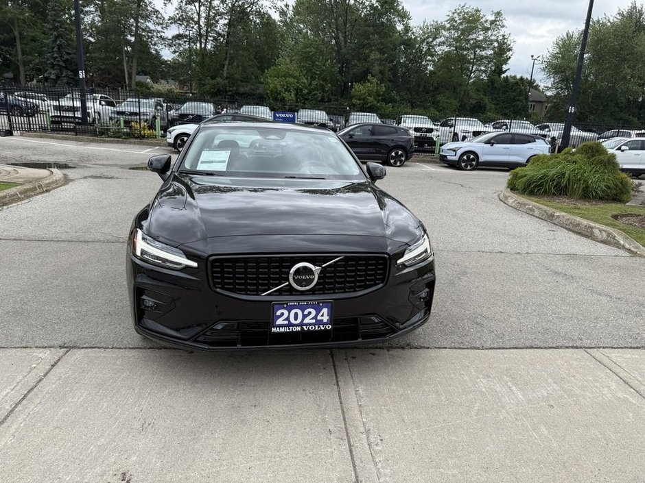2024 Volvo S60 Plus Dark Theme-4