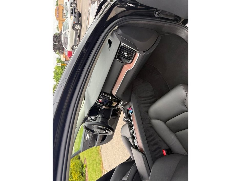 2024 Volvo S60 Plus Dark Theme-17
