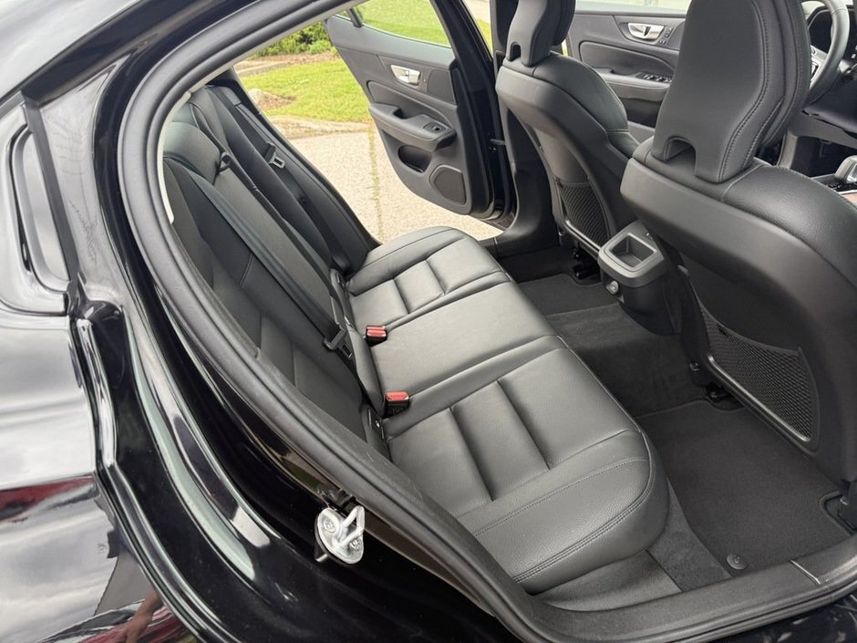 2024 Volvo S60 Plus Dark Theme-16